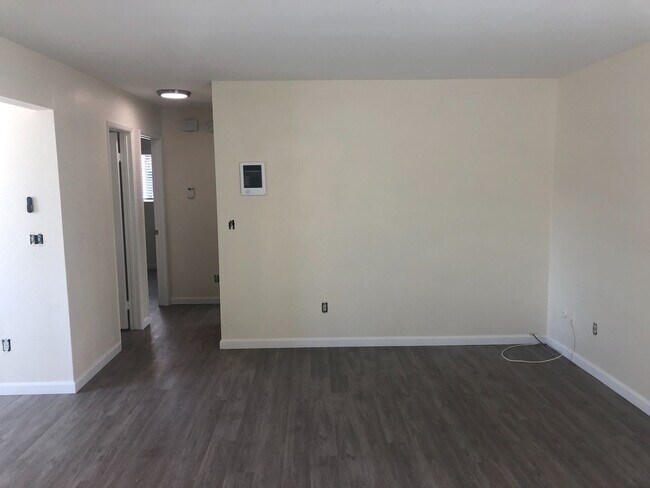 Building Photo - 4670 Kensington Dr