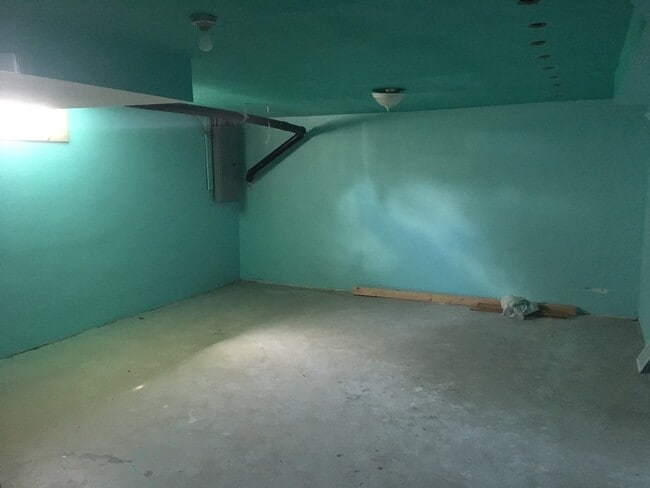 Building Photo - Rambler with Basement