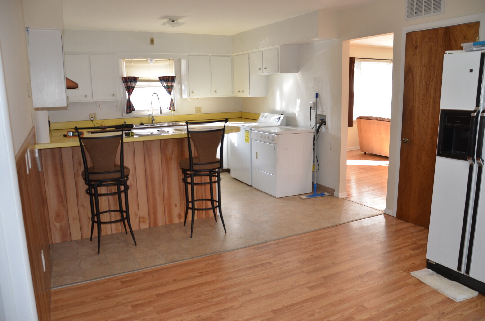 Kitchen - 1004 S Taft Hill Rd