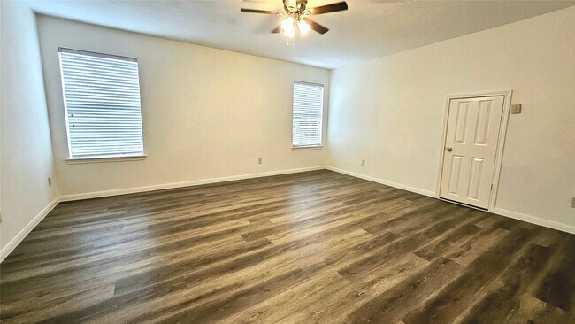Building Photo - 3121 English Oaks Blvd