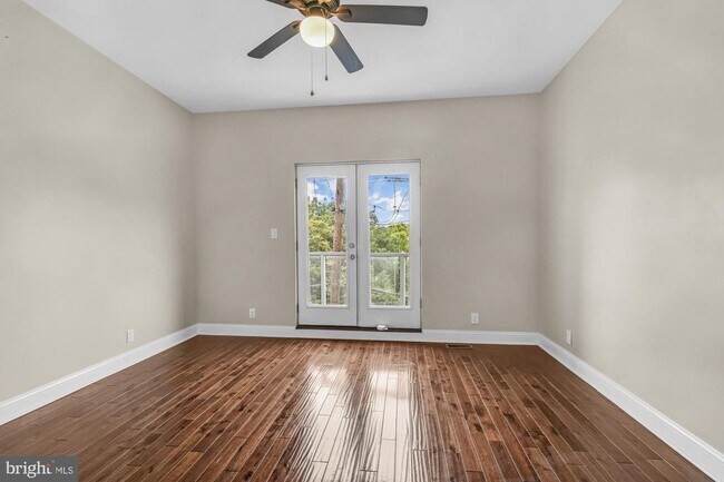 Building Photo - 2050 Frankford Ave