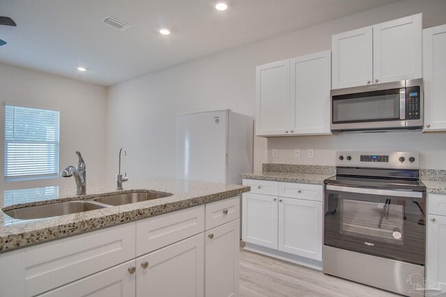 Building Photo - 8686 Meadow Flower Ln