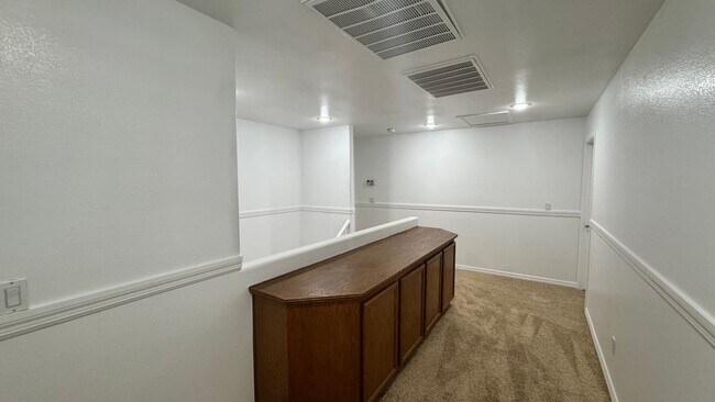 Building Photo - Executive Style 3 bedroom home