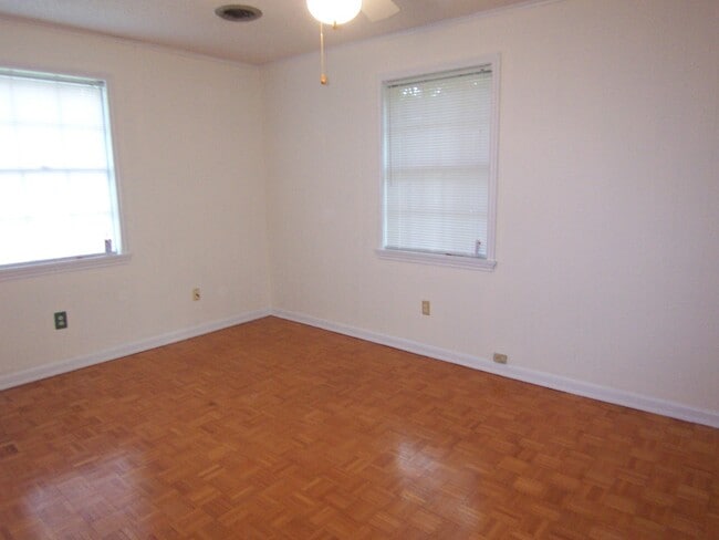 Building Photo - 1409 Oaklane Loop
