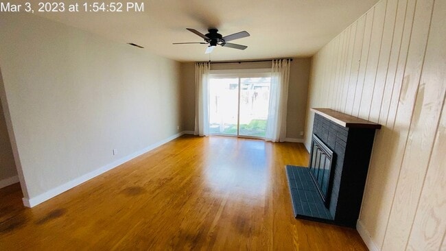 Building Photo - 2329 Moraine Cir