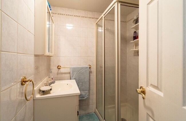 Building Photo - 24 Jane St