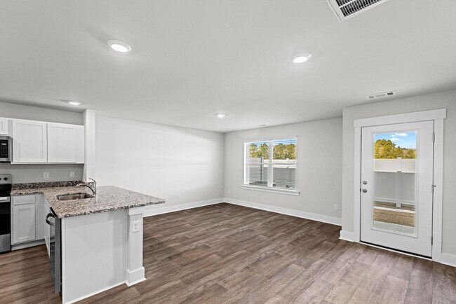 Building Photo - Brand New Townhome- Bike to the beach!!!