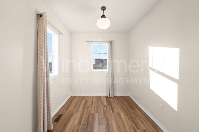 Building Photo - Welcome to this charming 1-bedroom, 1-bathroom home located in the vibrant city of Spokane, WA.