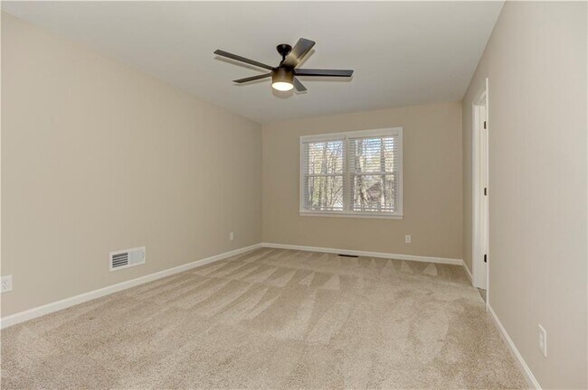 Building Photo - 637 Wedgewood Dr