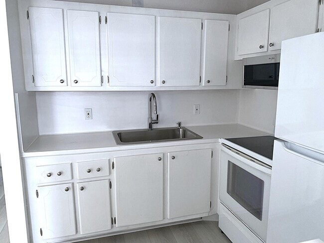 Building Photo - 98 Tilford Pl