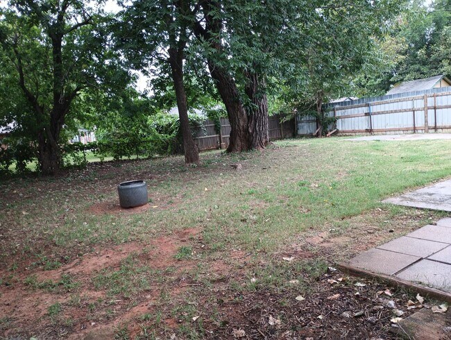 Building Photo - 3221 Greenbrier Terrace