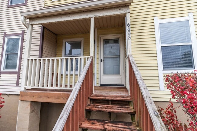 Building Photo - Broad Ripple townhome with garage, updated kitchen, and walkable convenience!