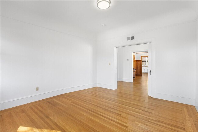 Building Photo - PARK AVE 1143-1149