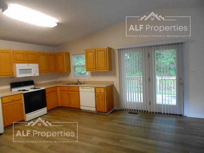 Building Photo - 119 N Woods Dr