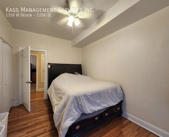 Building Photo - 1356 W Devon-1356-3E