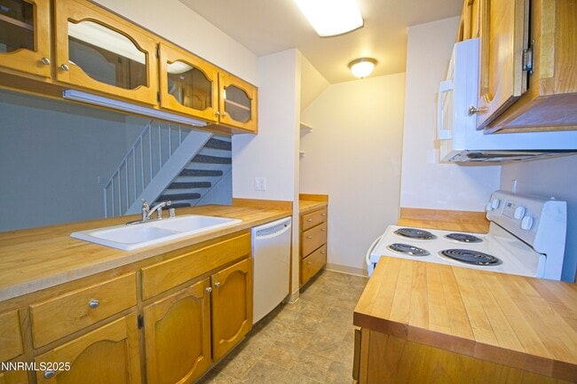 Building Photo - 4941 Catalina Dr