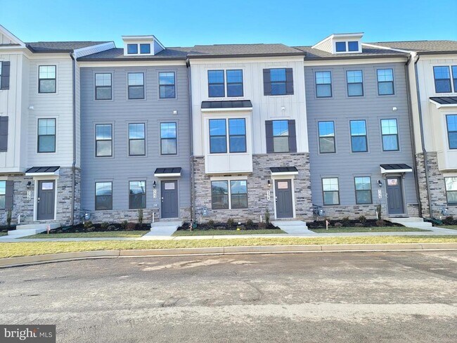 Building Photo - 754 Union St