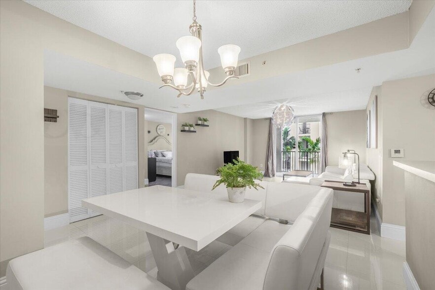 Building Photo - 520 SE 5th Ave