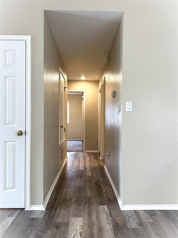 Building Photo - 610 Riverway Ln
