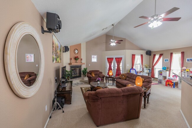 Building Photo - 3 bed 2 bath beautiful home!