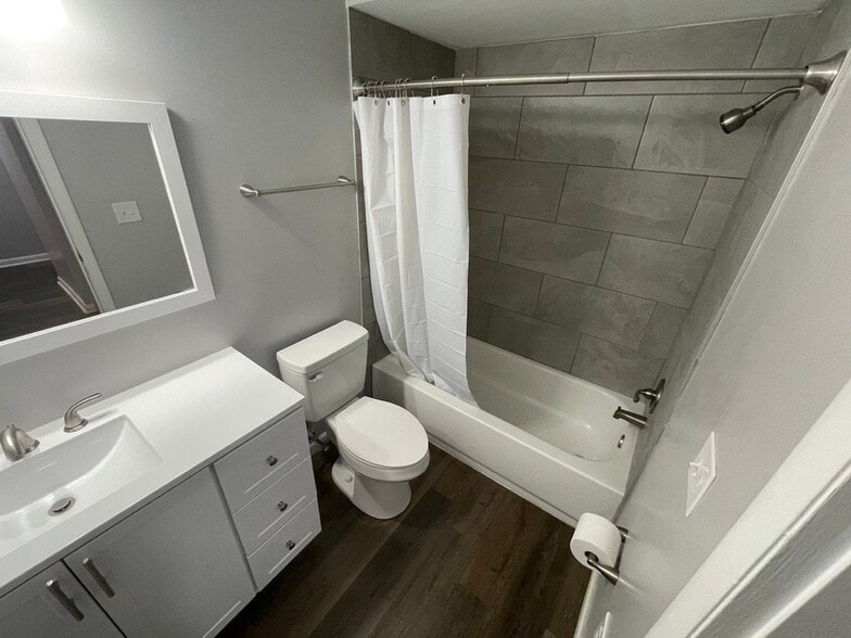 Building Photo - 211 S Tionda Dr