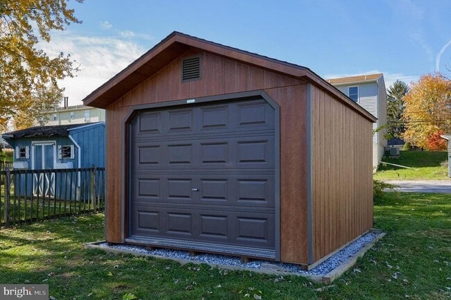 Building Photo - 1902 Pin Oak Dr