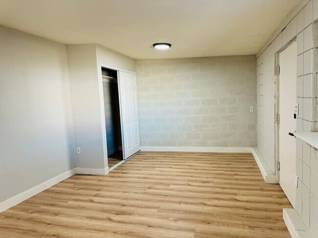 Building Photo - Spacious 3 Bedroom, 2 Bathroom Home with Solar in Bullhead City!