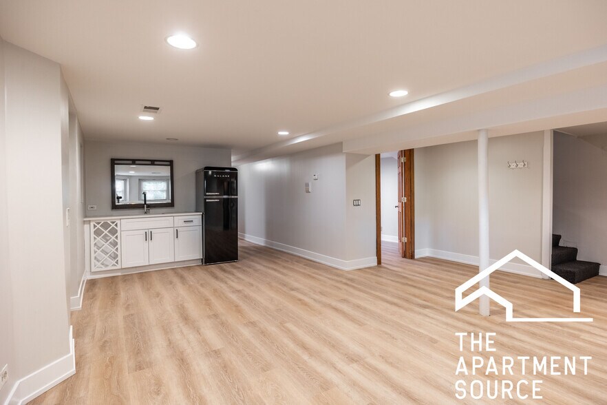 Building Photo - 1010 N Kedzie Ave