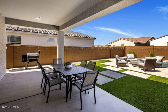 Building Photo - 8958 W Orange Dr