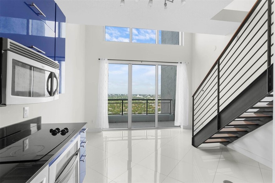 Building Photo - 60 SW 13th St