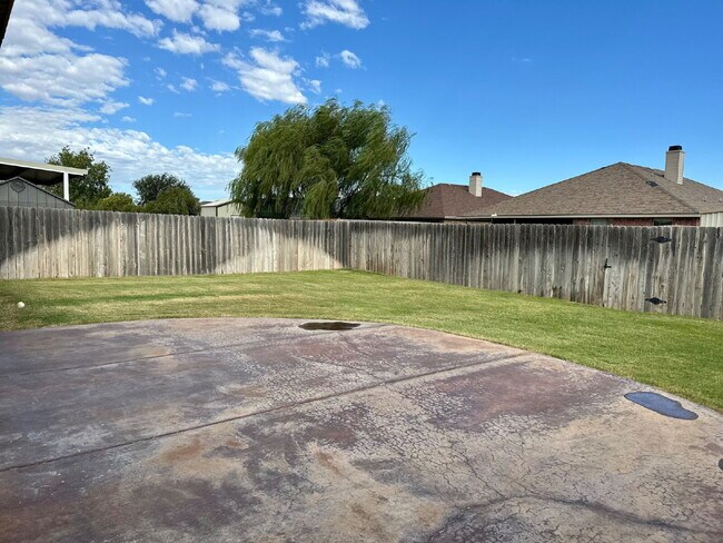 Building Photo - Beautiful 3/2/2 in South Lubbock!