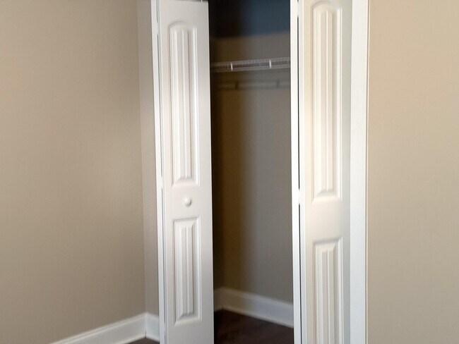 Building Photo - 301 Macarthur Dr