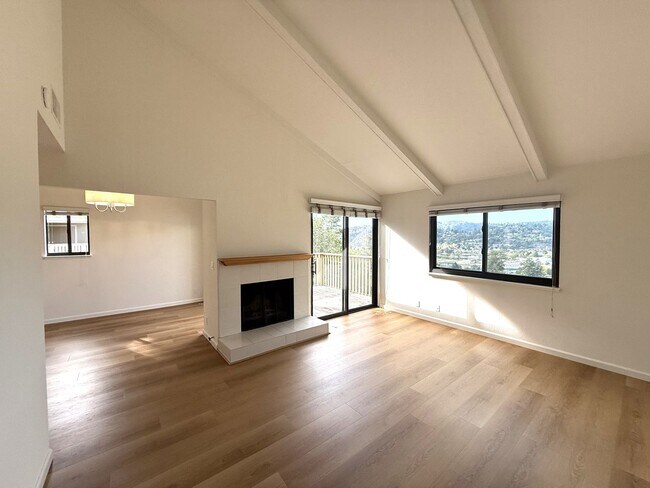 Building Photo - PENDING WITH ACCEPTED APPLICATION - LARGE ...
