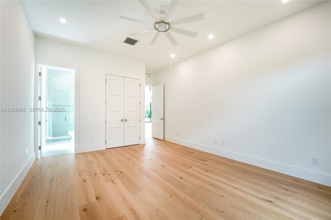 Building Photo - 333 NE Spanish Ct