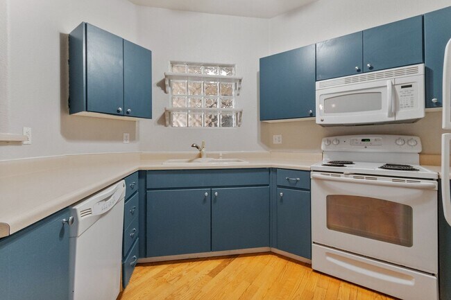 Building Photo - Cozy 3 Bed Littleton Condo