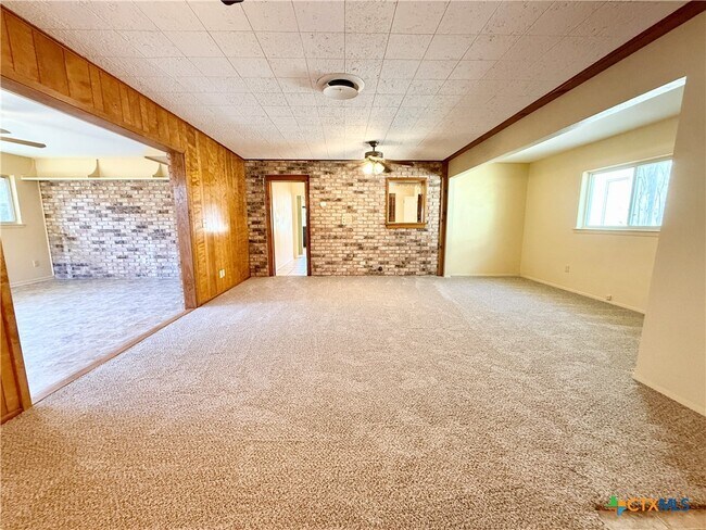 Building Photo - 1050 Elizabeth Ave