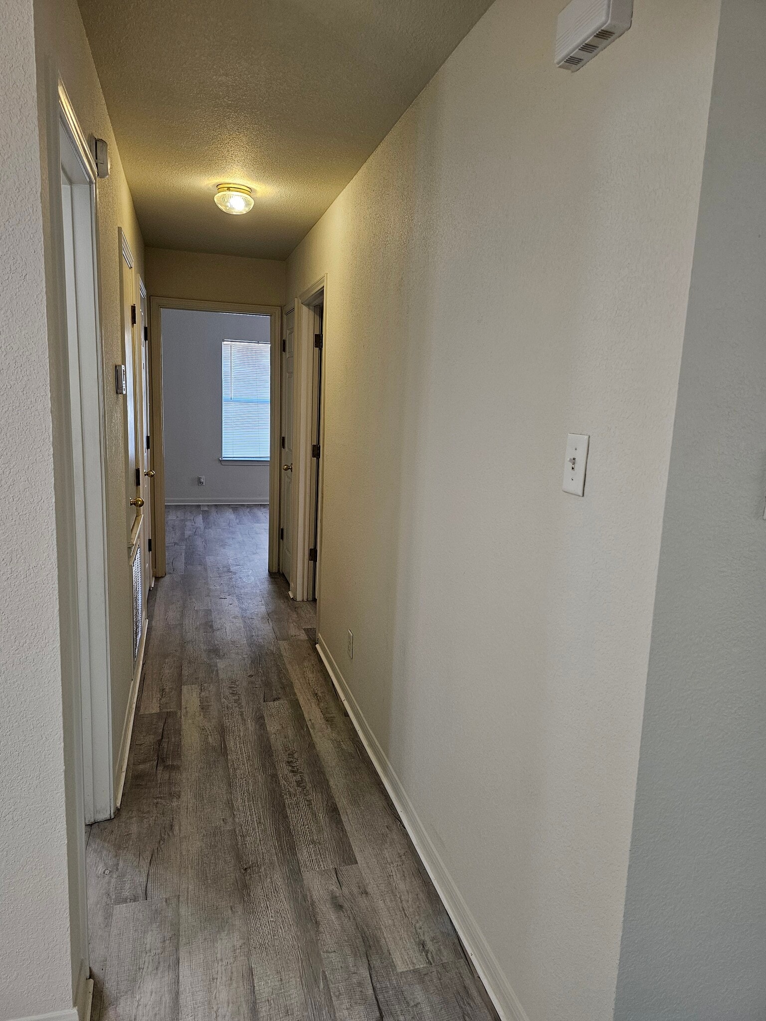 Building Photo - 2701 Lucille Dr