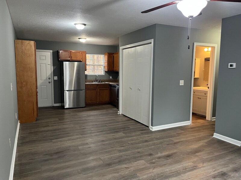 Building Photo - 236 McMurtry Rd