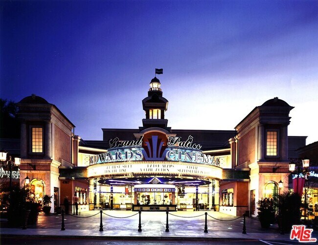 Building Photo - 4642 Park Granada Park