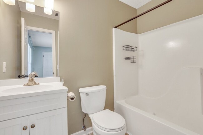 Building Photo - AVAILABLE EARLY OCTOBER [DOG FRIENDLY]