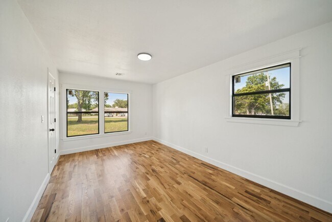 Building Photo - REIMAGINED/LIKE NEW...