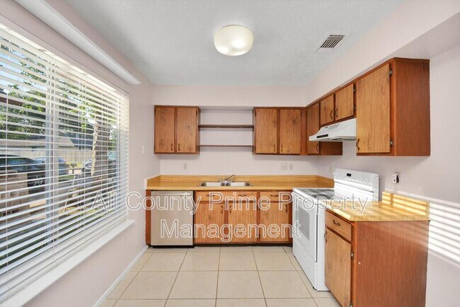 Building Photo - 19214 Cypress River Dr