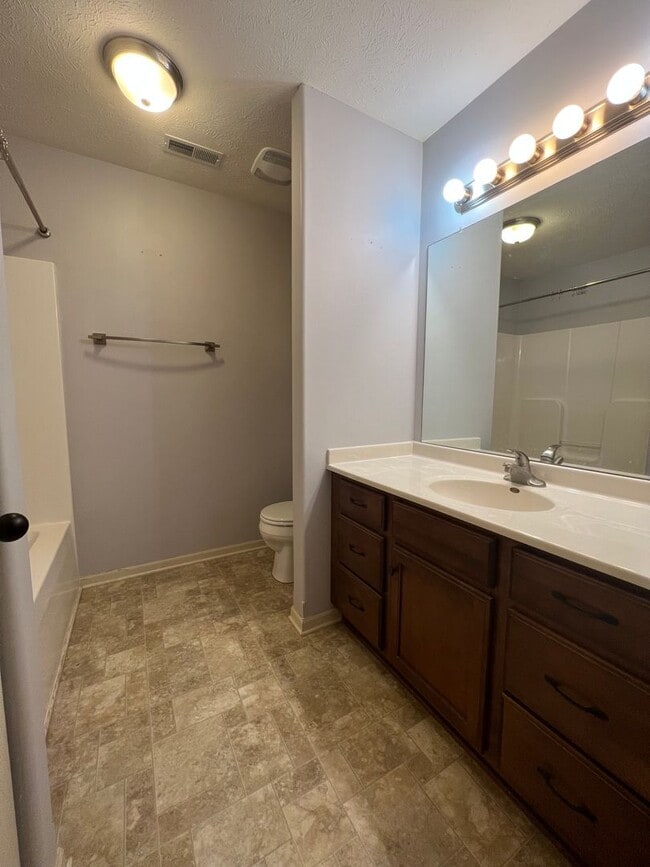 Building Photo - Must See Elkhorn Home!!