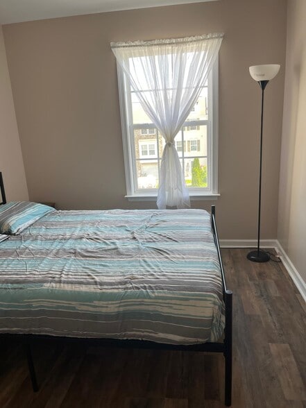 Guest room 2 - 199 Rumbling Rock Rd