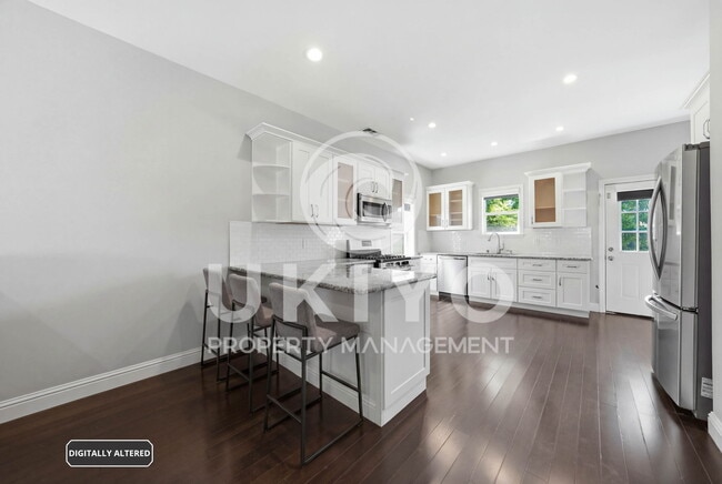 Building Photo - 1123 30th St