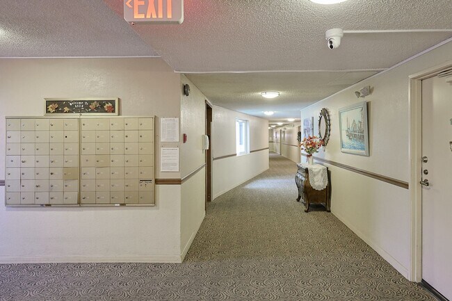 Building Photo - Beautiful 2 Bed, 2 Bath Condo in 62+ Community – Furnished or Unfurnished