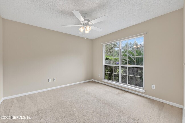 Building Photo - 12799 Glade Springs Dr S