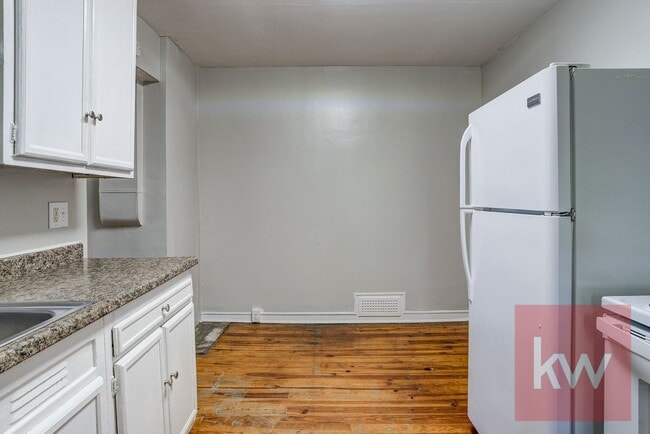 Building Photo - One Level, 2 Bedroom Unit in Kingsport