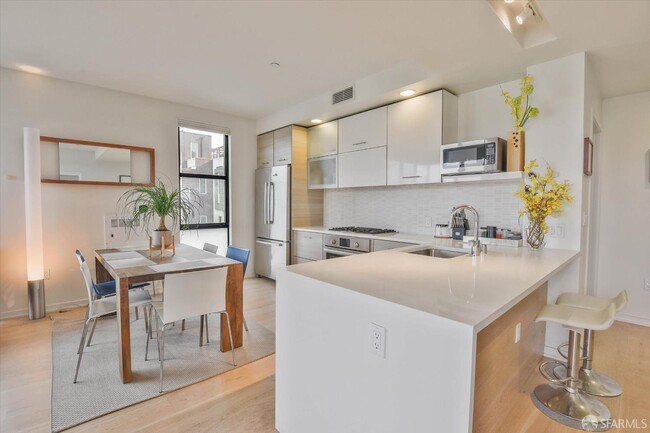 Building Photo - 451 Donahue St