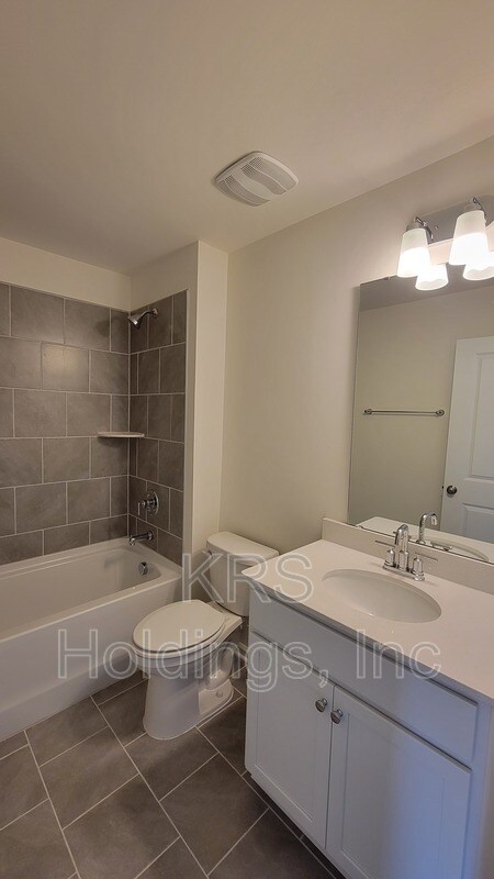 Building Photo - 838 Parc Townes Dr